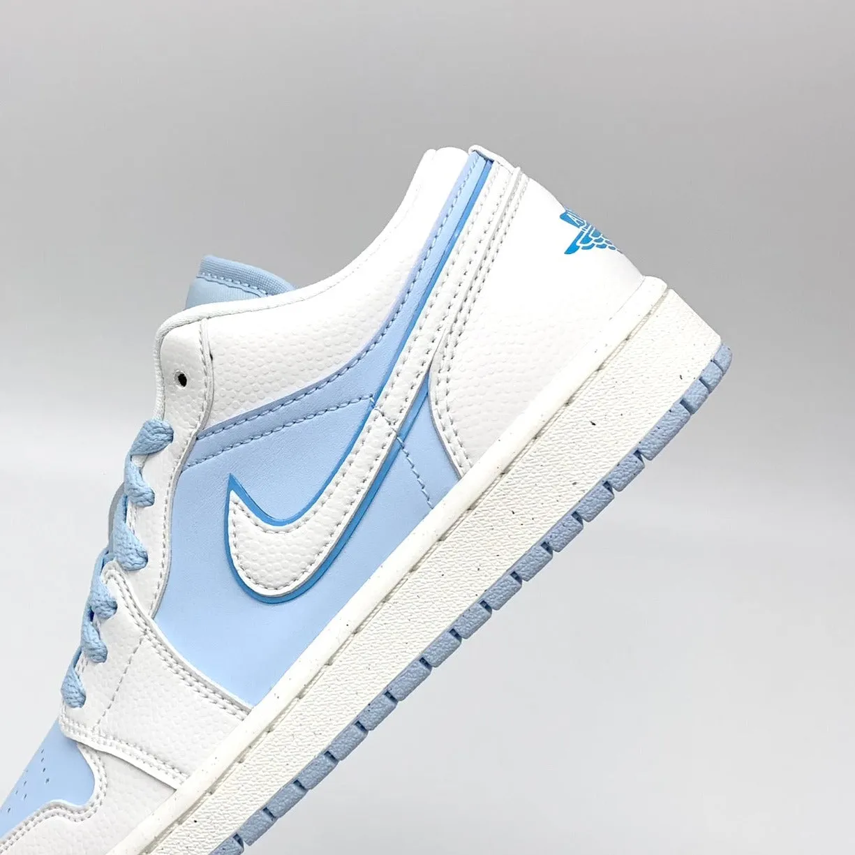 Jordan 1 Low SE Reverse Ice Blue