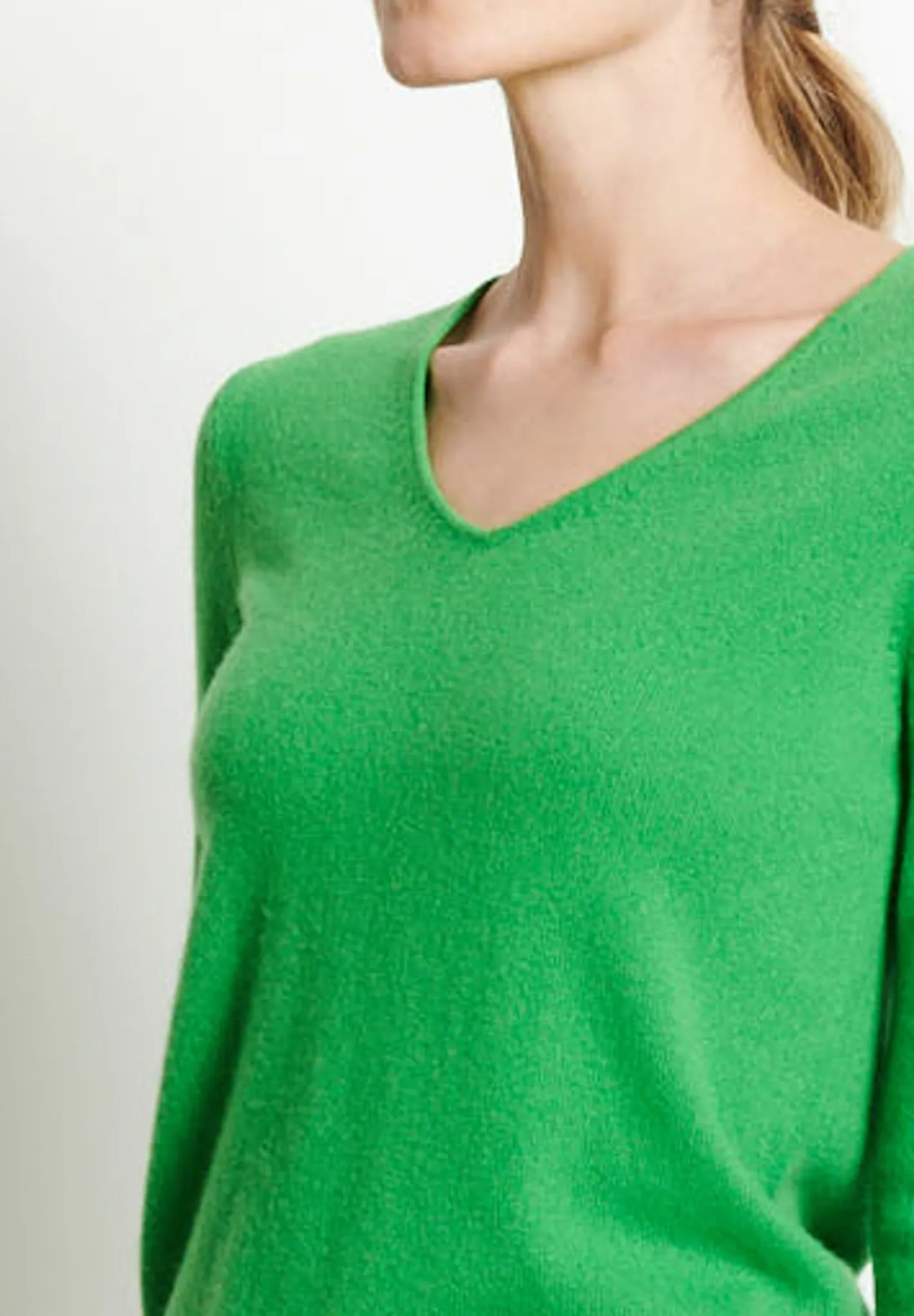 LILLY 2 Pull col V en cachemire vert pomme