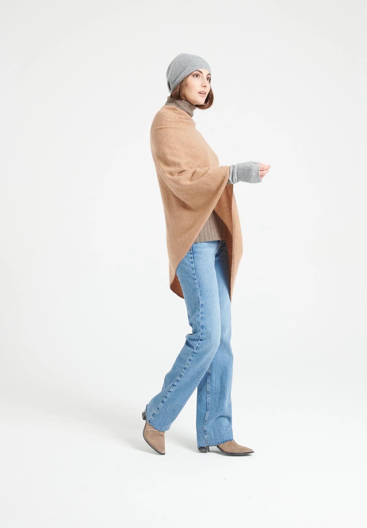 LILLY 9 Poncho col V en cachemire camel