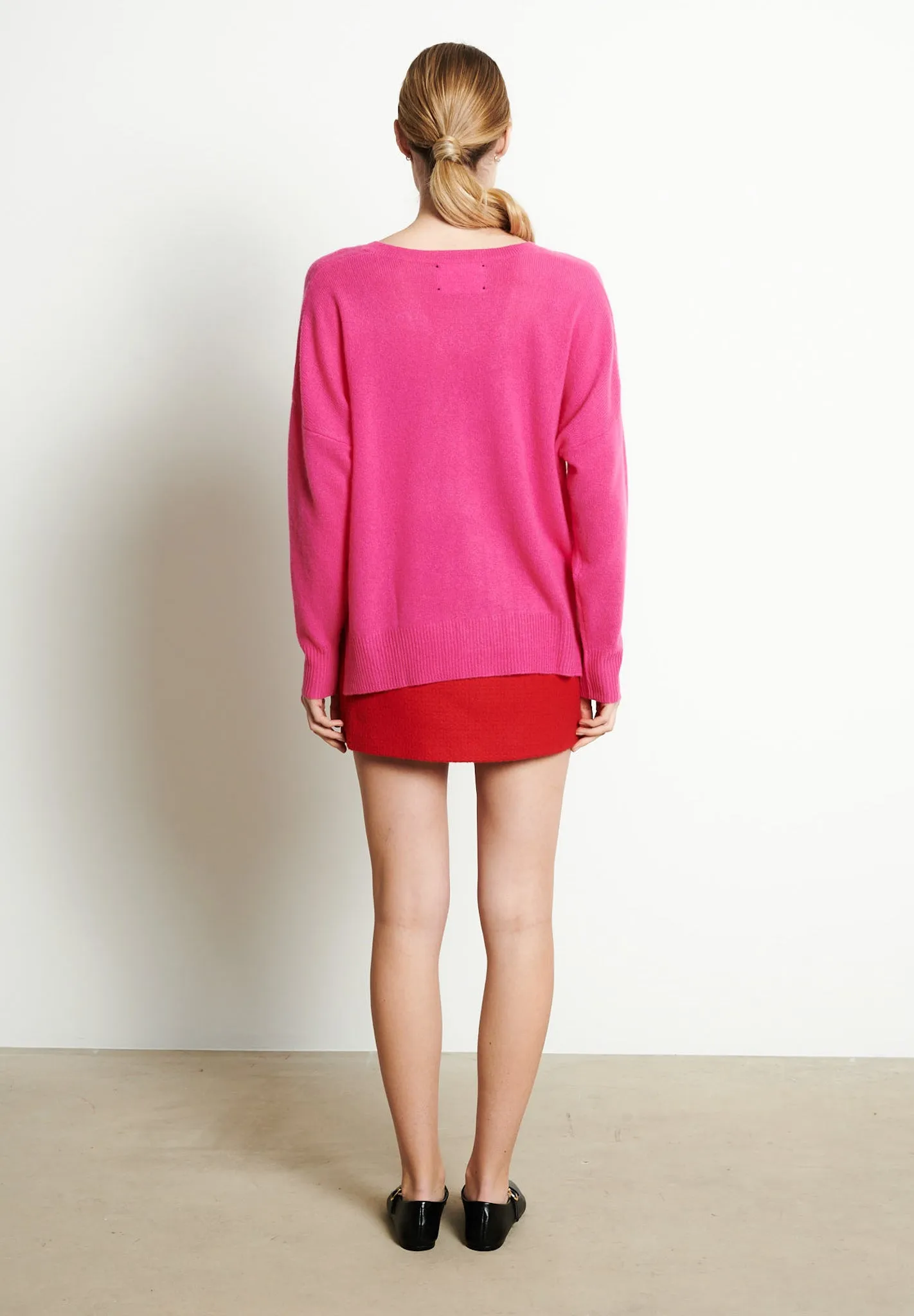 RIA 3 Pull col V profond oversize en cachemire rose indien