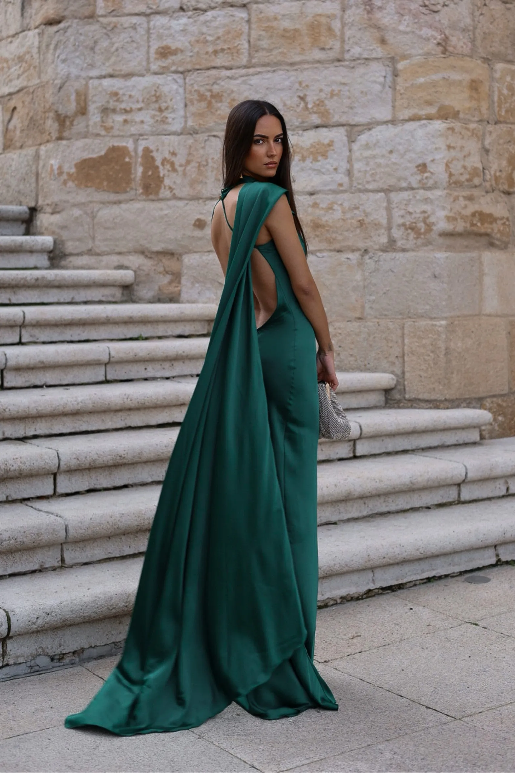 VESTIDO COMPRIDO VERDE GARRAFA COM CAPA