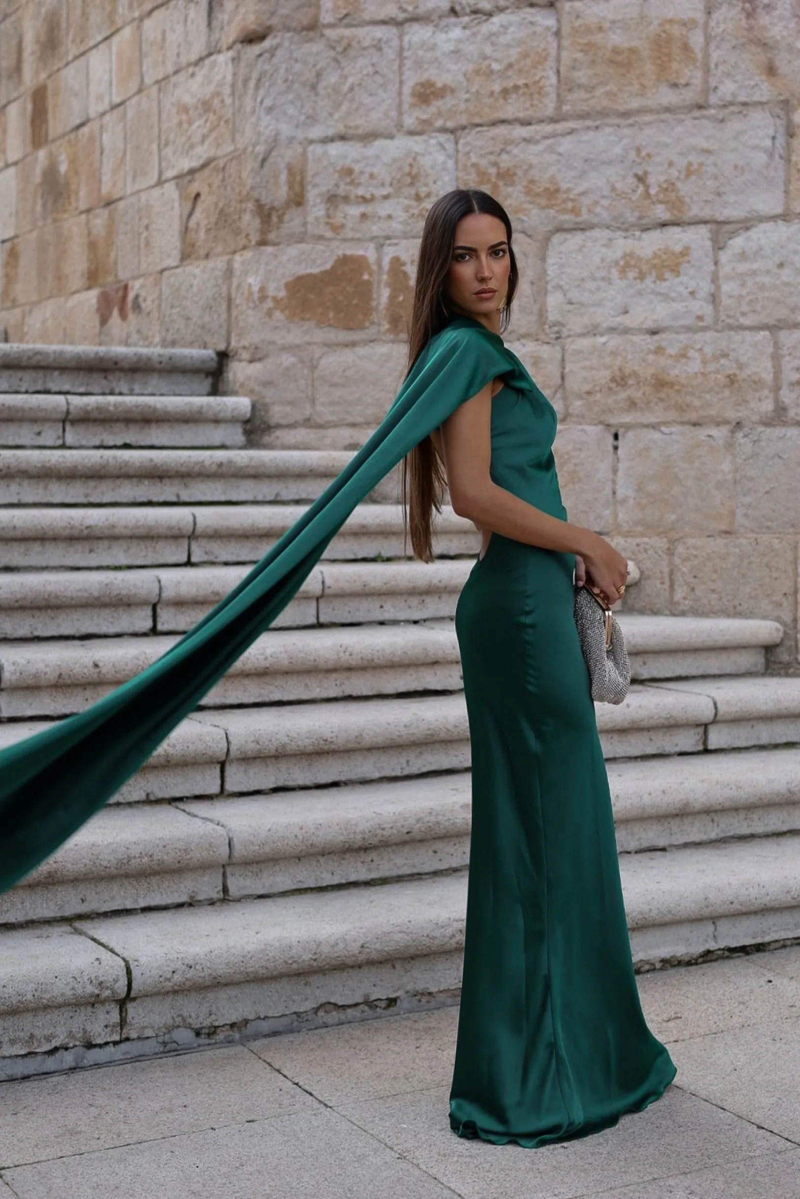 VESTIDO COMPRIDO VERDE GARRAFA COM CAPA