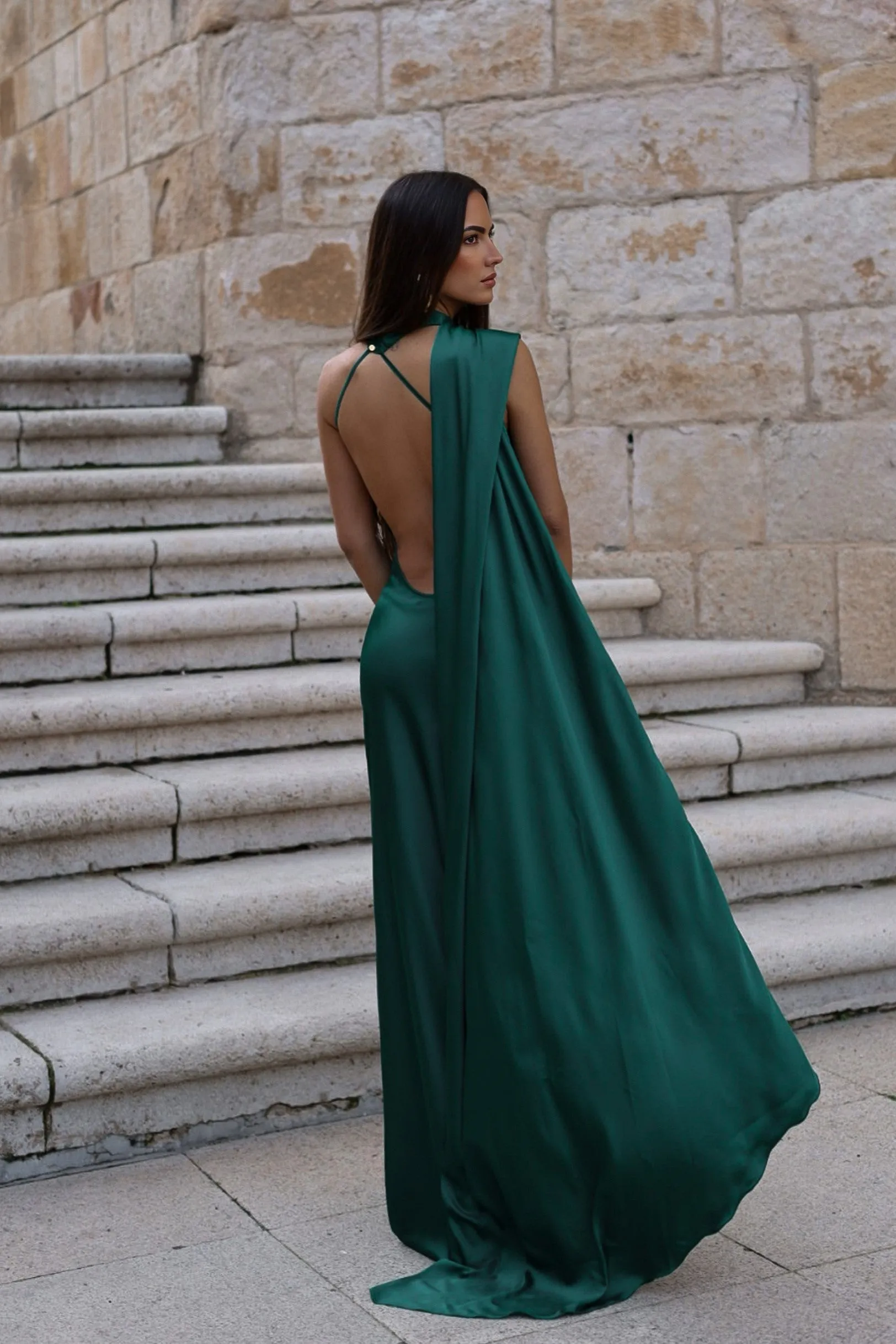 VESTIDO COMPRIDO VERDE GARRAFA COM CAPA