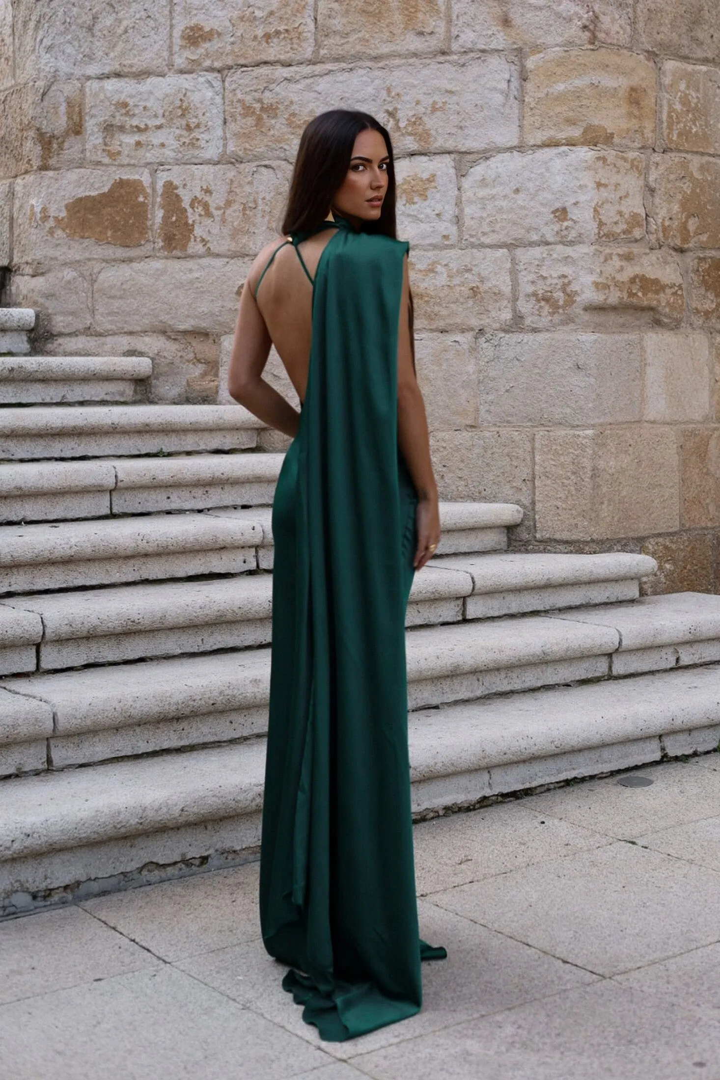 VESTIDO COMPRIDO VERDE GARRAFA COM CAPA