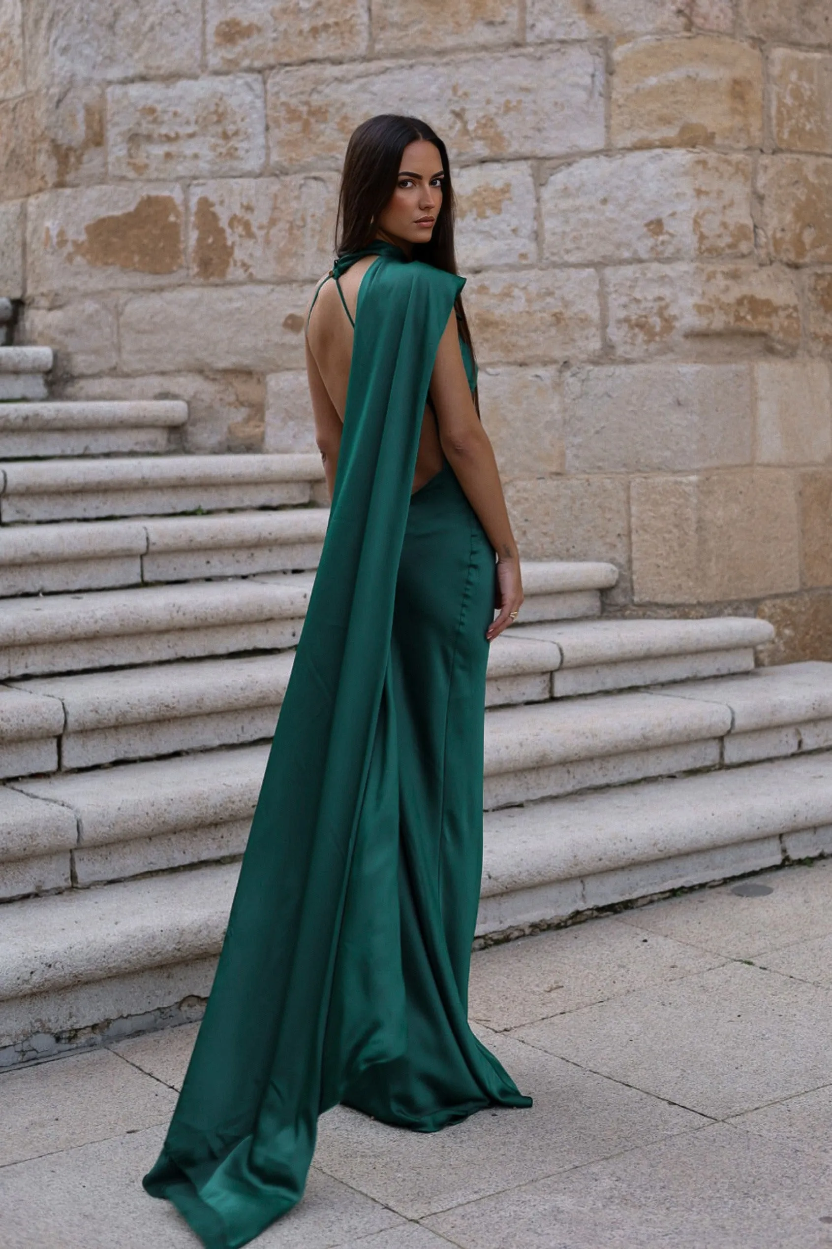 VESTIDO COMPRIDO VERDE GARRAFA COM CAPA